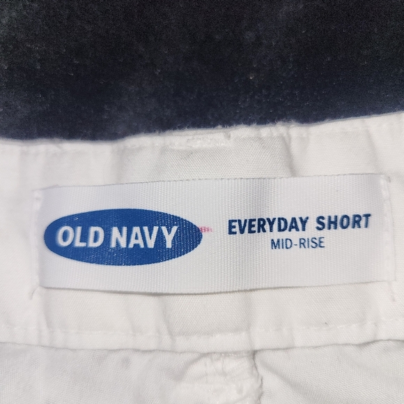 Old Navy - Women's White Eyelet Shorts - Size 10 - Picture 4 of 5